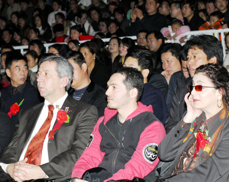 意地方政要出席侨团春节晚会 对华人带动经济发展给予厚望