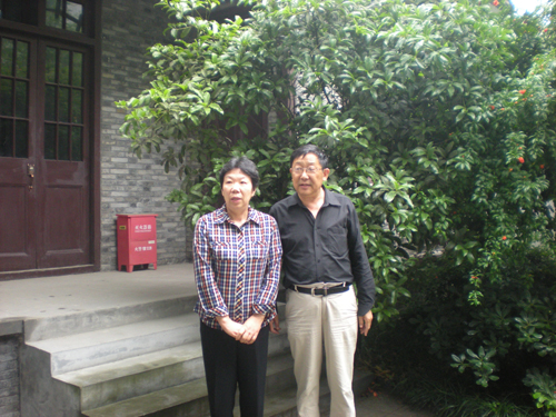 杭州市政协副主席郁嘉玲陪同国际友人参观郁达夫故居