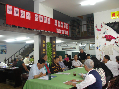 杭州上城劳动路社区侨联分会举行端午联谊座谈活动（图)