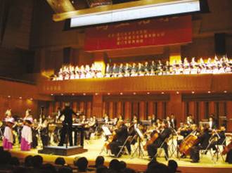 衢州学院大学生合唱团参加《禹王治水》的演出