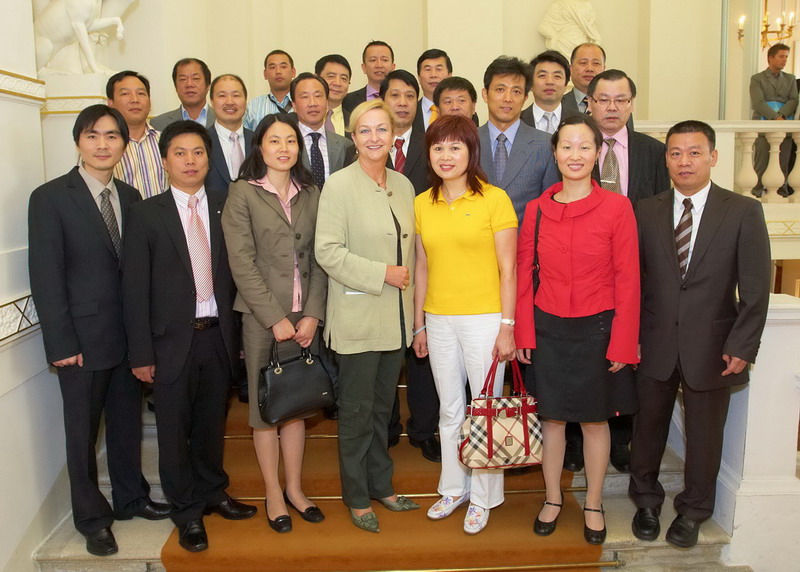 奥地利内政部长诚邀华人社团代表做客内政部