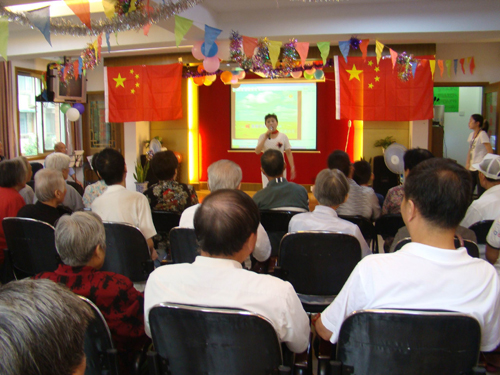 杭州上城区在水一方社区侨联分会举办“红歌嘹亮60年”演唱会