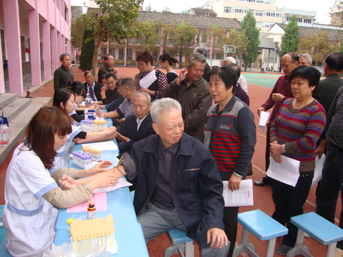 文成县侨联与瑞安市人民医院联合举办义诊活动