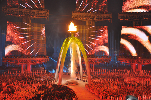 旅奥华人应邀出席第十六届亚运会开幕式