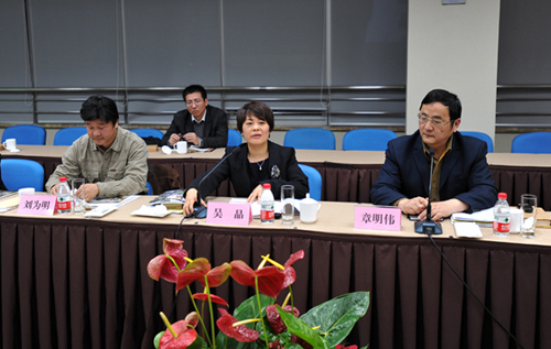 沈文南代表杭州市侨联和余杭创新基地管委会在"乐富海创园"战略合作