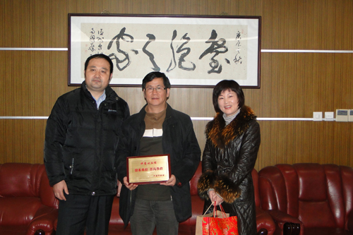 中国侨联赴温州慰问捐赠人代表