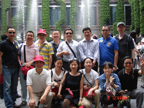 宁波市留联会组织部分留学人员代表参观世博