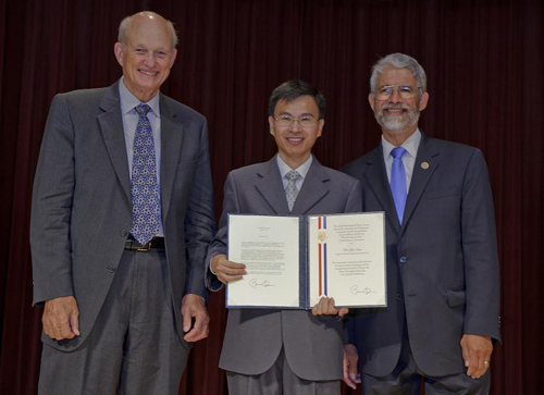 6华裔科学家获得2010年度美国青年科学家总统奖