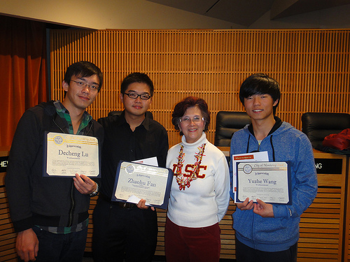 美蒙特利公园市表彰为中国留学生提供服务的优秀义工
