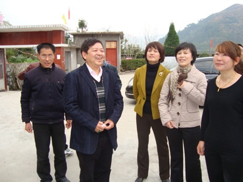 收入证明_农民经济收入低(3)
