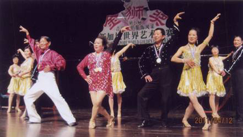 台州黄岩区老年体育舞蹈队赴新加坡表演