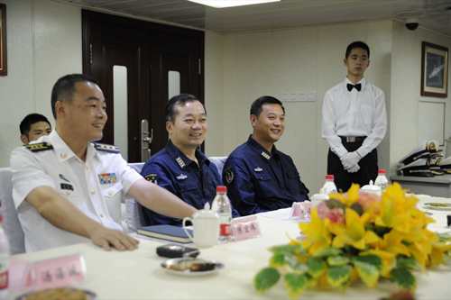 阿联酋温州商会慰问中国海军护航编队温州舰