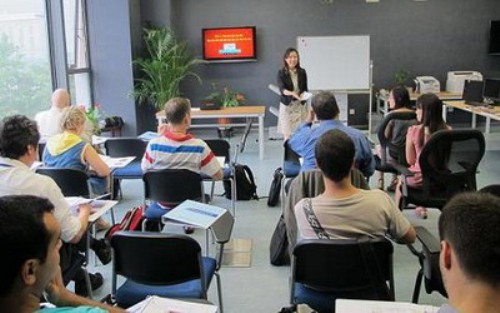 北外对外汉语教师正在授课