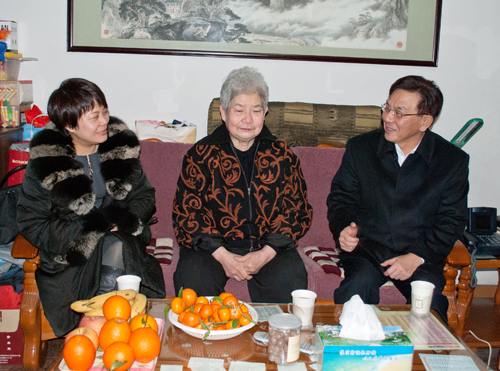 中国侨联副主席王永乐在浙走访慰问老归侨代表和侨属企业