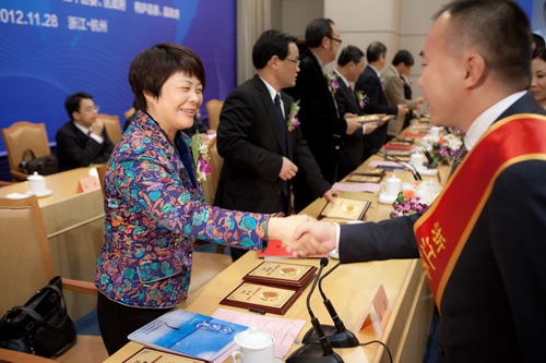 省侨联青年总会举行第二届全球会员代表大会