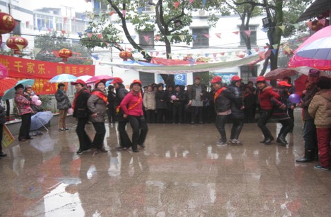 温州鹿城区社区侨联举行庆“三八”运动会