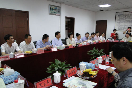 中国侨联法顾委海外委员访问团赴温考察访问