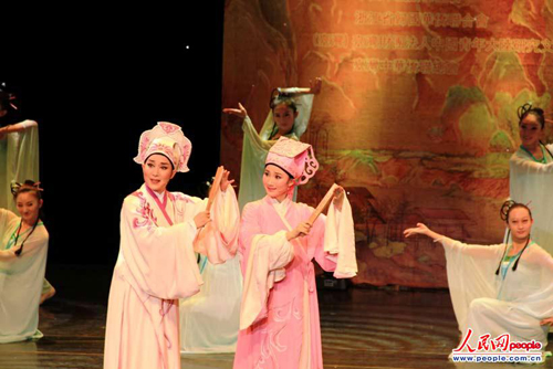 人民网：“亲情中华·欢聚台湾”大型文艺晚会在台北上演
