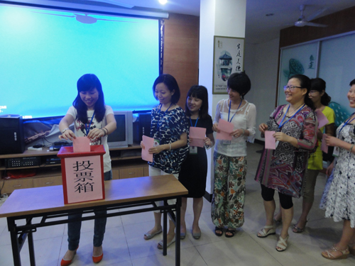 杭州市上城区金钱巷社区组织侨眷参与社区妇联换届选举