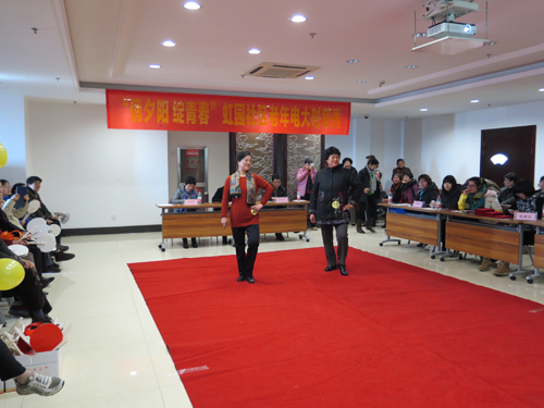 杭州市朝晖街道虹园社区侨界人士参与老年时装秀