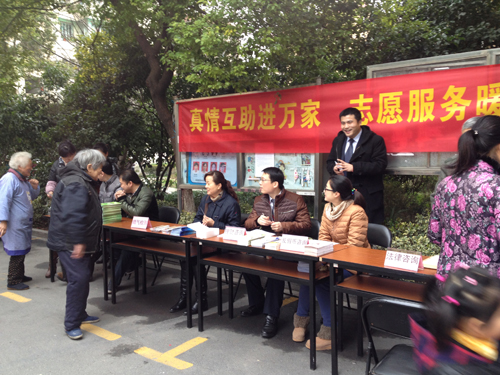 杭州市上城区在水一方社区侨联举行学雷锋志愿活动