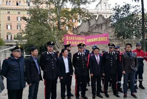 警民携手保平安 罗马华助中心促首支巡逻队成