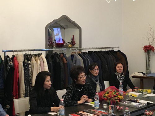 中国驻米兰总领事一行赴著名华人服装设计师工