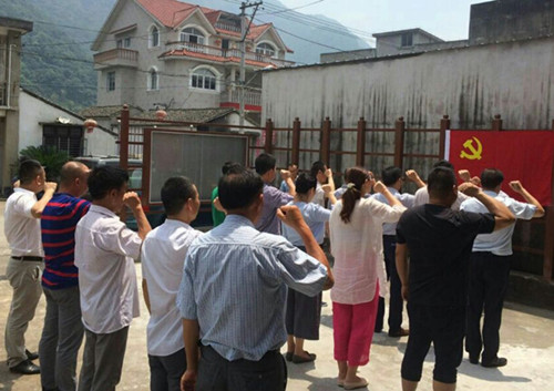 温州市贸促会到三江侨村开展“两学一做”活动(图）