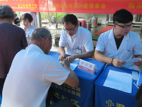 温州瓯海区茶山街道侨联开展“为健康加油”义诊活动
