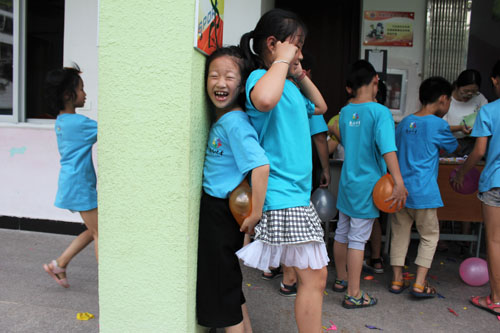 “亲情中华”温州市侨界留守儿童快乐营东溪分营举行校园定向主题活动