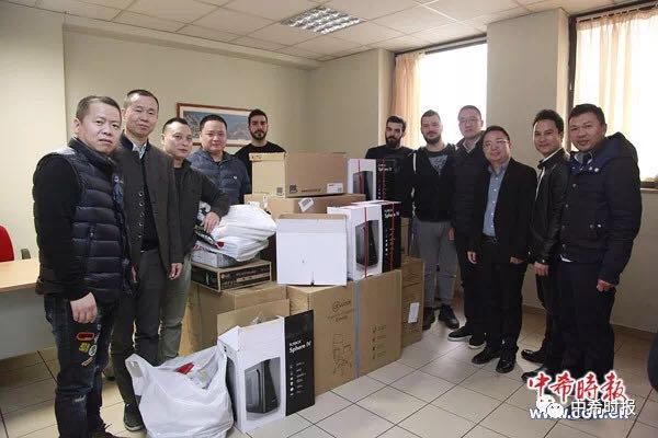 希腊华侨华人总会向雅典警局捐助部分办公设备