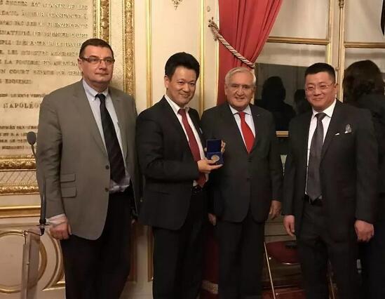 法前总理出席华人春节元宵庆祝活动