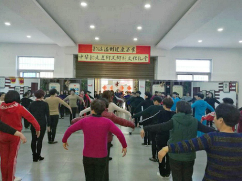 鹿城区仰义街道侨界妇女积极参加“中华韵”形体舞蹈课程