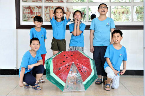 “亲情中华”温州市侨界留守儿童快乐营仙岩分营举办伞绘活动