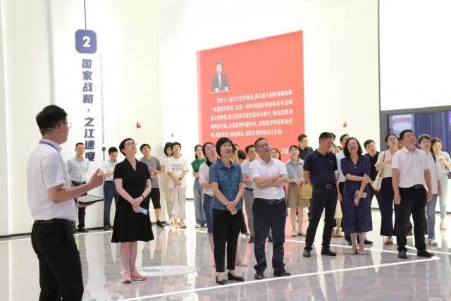 省侨联党组理论学习中心组召开“习近平总书记关于科技创新、数字经济的重要论述和省委十五届三次全会精神”学习会