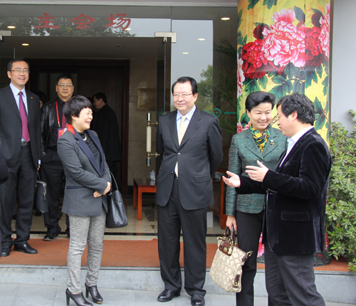 省侨联召开八届五次全委会