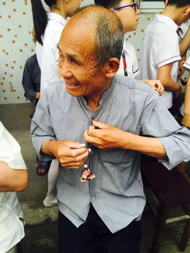 临海市杜桥镇侨联联合康宁学校端午节敬老院慰