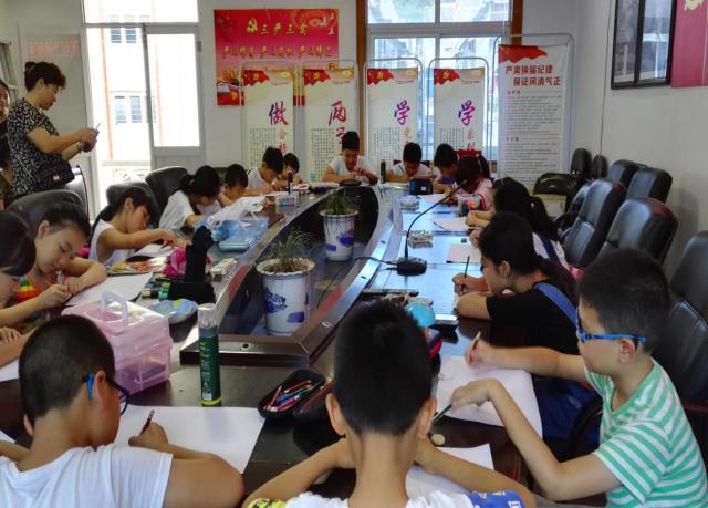 永嘉县瓯北街道清水埠社区侨联开展暑期绘画活动