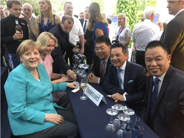 德国总理默克尔亲切接见瓯海籍侨领张香国