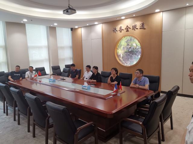 杭州市政府办公厅副主任俞晓梅一行在瓯海区调研“侨务全球通”