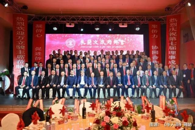 中国侨联主席万立骏参加米兰文成同乡会换届庆典活动并考察华人街网站