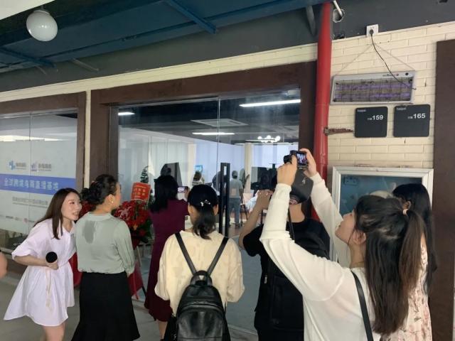 全球跨境电商直播基地开业仪式在上城区海归驿站隆重召开
