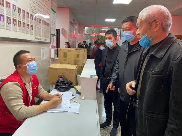 临海汛桥镇侨联工作站组织志愿者助跑新冠疫苗接种
