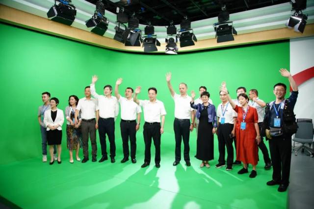 今天，全球华文媒体在浙江发出倡议：讲好中国故事 传播浙江声音