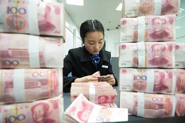 浙侨英频 Financial sector urged to shun potential risks