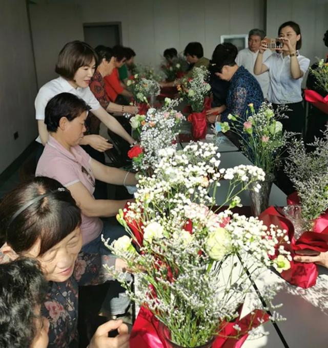 鲜花、蛋糕、谢母恩——瓯海区仙岩街道仙北村侨联庆祝母亲节活动