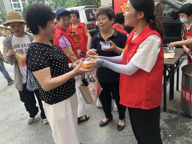 瓯海区新桥街道侨联开展“红七月 服务月”志愿服务活动