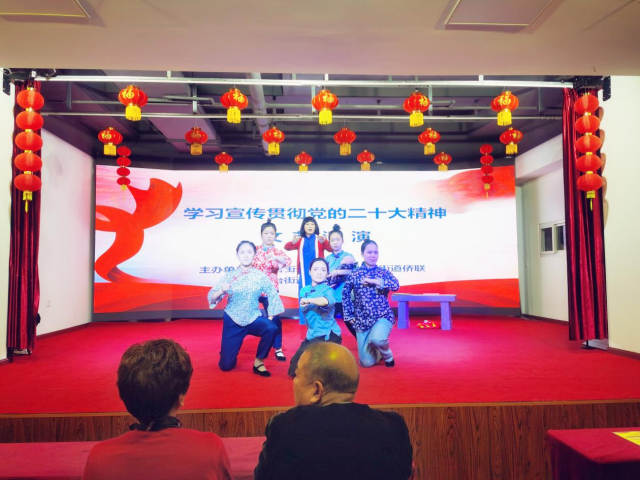 鹿城区松台街道侨联观看“学习二十大 侨心永向党”文艺汇演