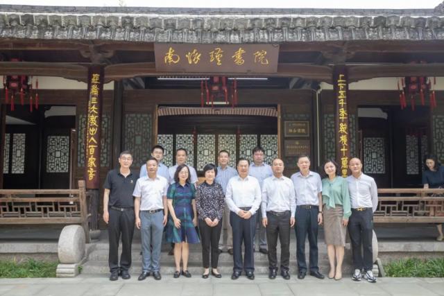 中国侨联副主席程学源在温州调研侨联工作
