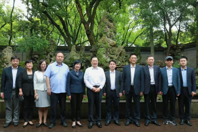 中国侨联党组成员、副主席程学源在海曙调研侨联工作